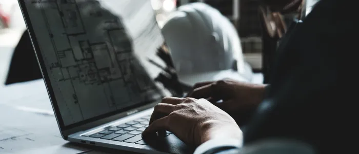 a contractor using construction takeoff software for his project